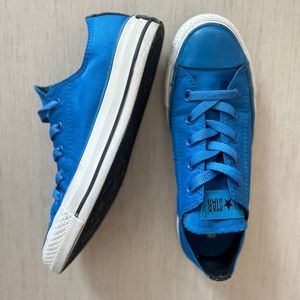 COPY - Bright blue Converse size 6US